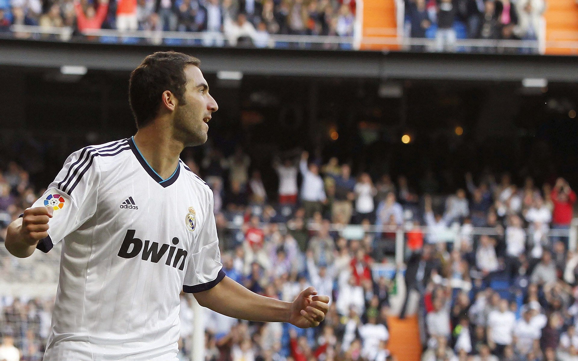 开云体育-詹姆斯官方宣布持续失利新规，快船引发争议！观众掌声雷动